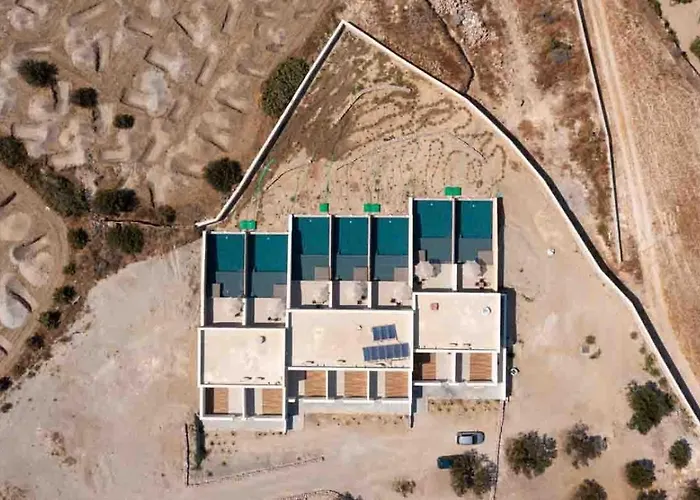 מלון דירות Scylla Concept 4*